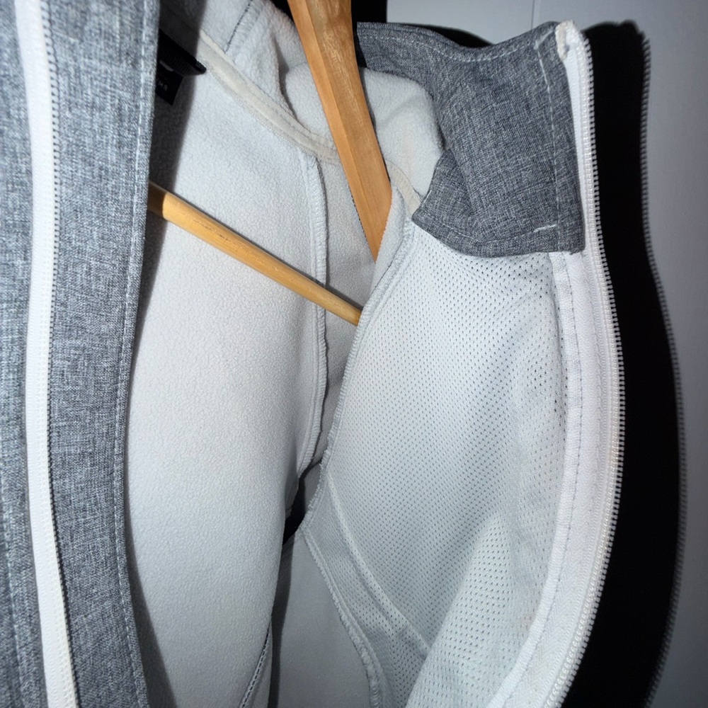 Kirkland Signature Light Gray Fleece Jacket - Picture 7 of 7